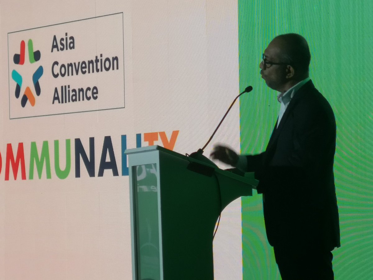 pasaportenews's tweet photo. Noor Ahmad, Chief Operating Officer del Malaysian Conventions Bureau, en el Foro Político @FIEXPOLATAM dijo que es crucial que los políticos entiendan la importancia del sector MICE. Muchos no lo entienden pero en su país la ministra de Turismo lo hizo y Noor lo celebra. https://t.co/lI7u6SqQy2