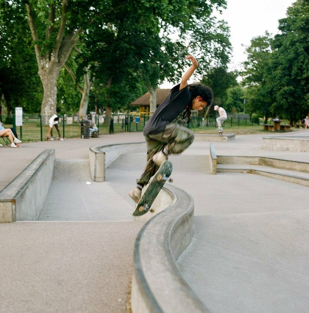 jugerardo's tweet photo. #hasselblad500cm #kodakgold200 #skate https://t.co/CZbRbKVUiy https://t.co/C17Jsb8d98