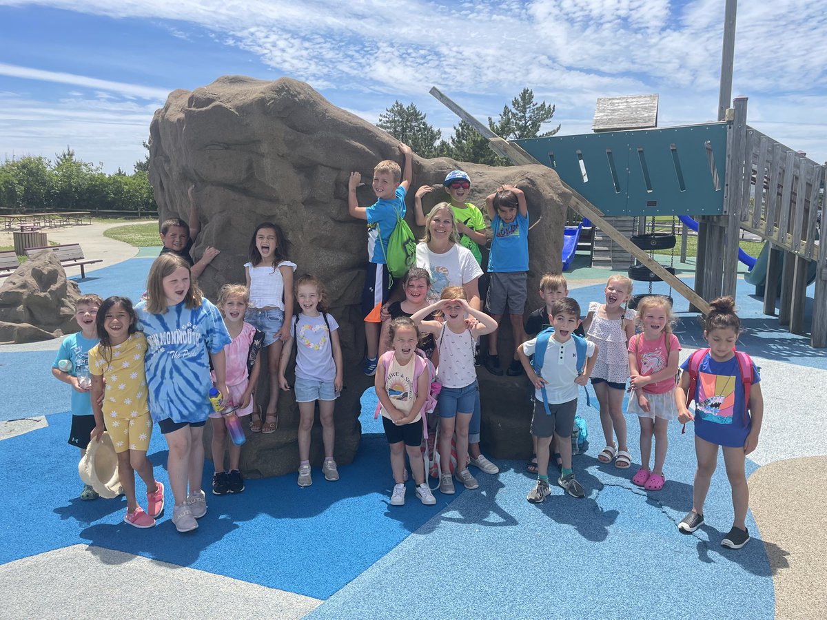 Callas1stGrade's tweet photo. What a fantastic day at Seven Presidents with these Firsties!  We learned about sea stars and shells 🐚 on the shore. Fun, fun, fun!
@NewMonmouthElem @TaraGarzone @MTPSpride https://t.co/GaE6Pyd0m9