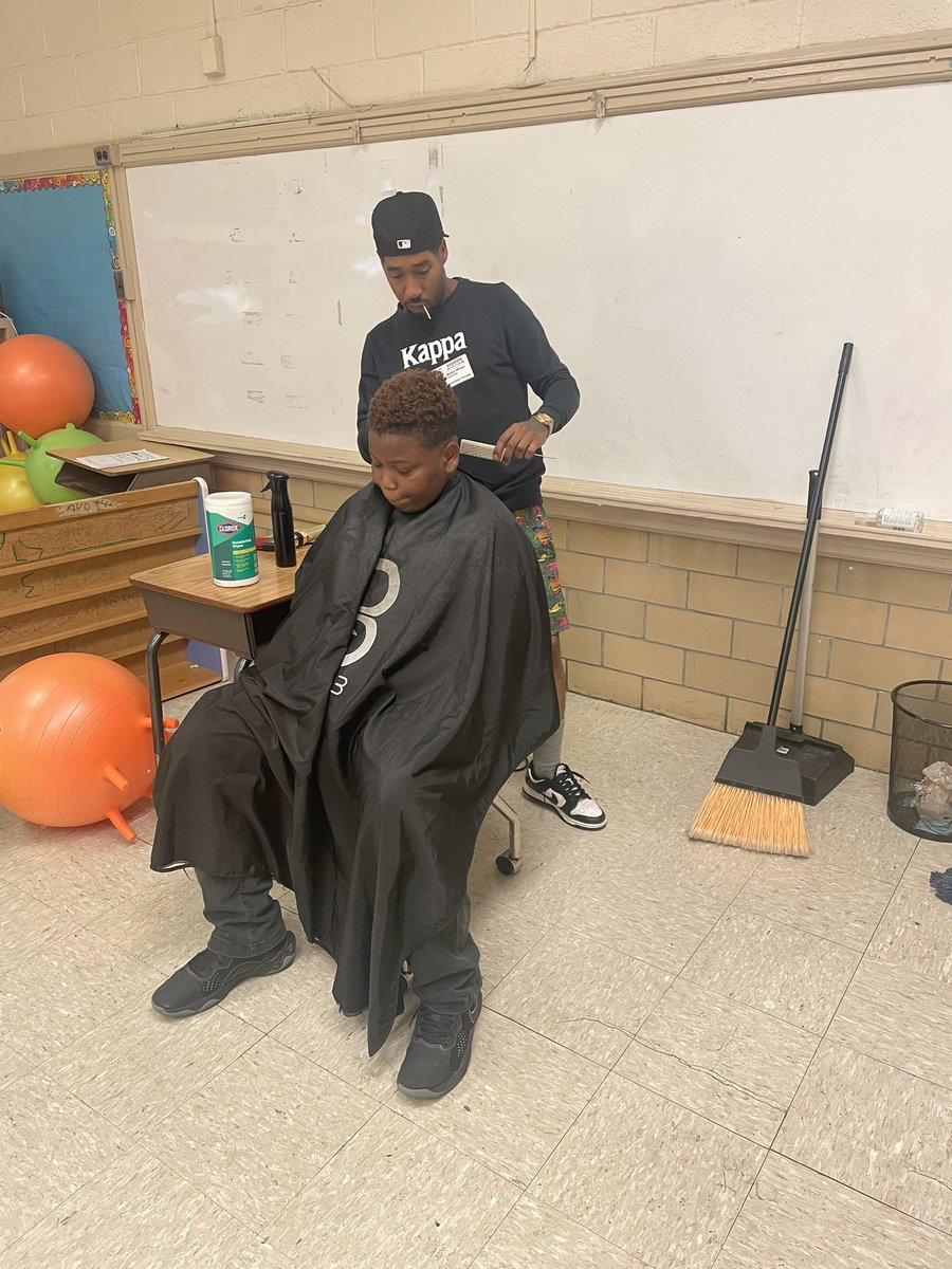 1300pandanation's tweet photo. Fades 💈 and Grades 🅰️ at @1300pandanation . What a great way to end the school year with a fresh haircut 💪🏾🥳!! #lookinggood&amp;feelinggood https://t.co/0IfvSIUCM8