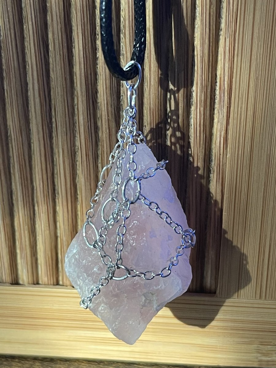 PeachMenace's tweet photo. chain wrapped rose quartz https://t.co/6tJbArfKQE