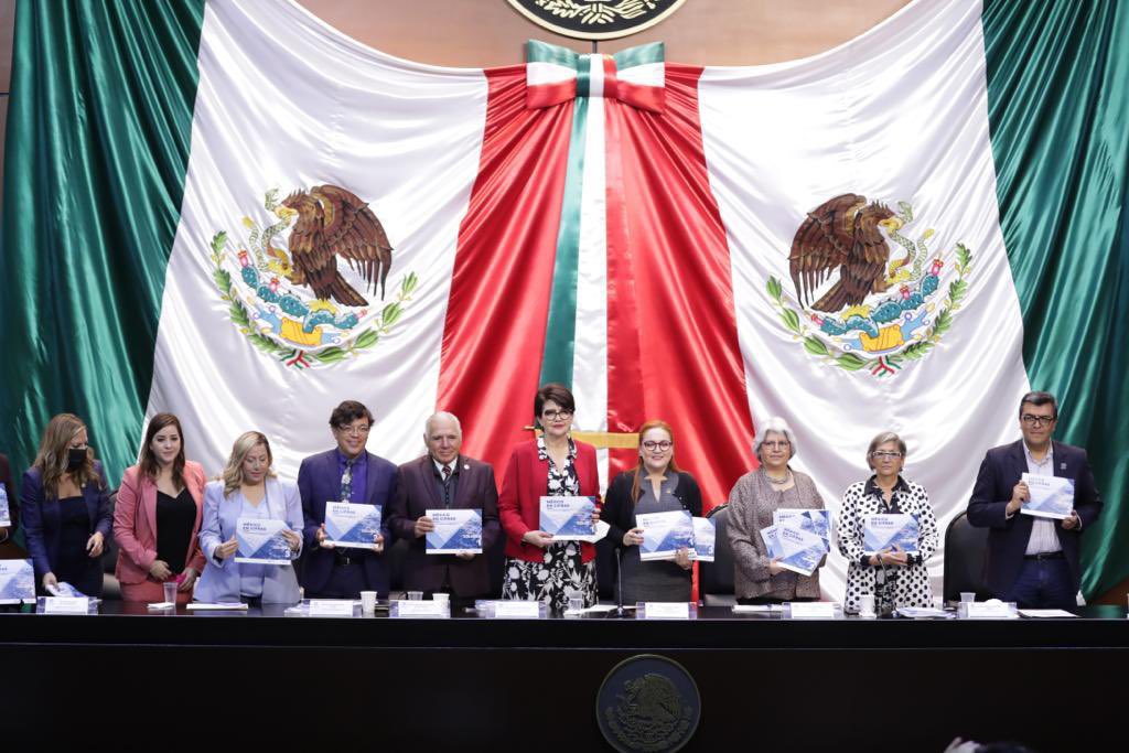 GMarquezColin's tweet photo. 2. Ofrece una perspectiva sub-nacional #comparada, sumamente útil para conocer fenómenos regionales y generar políticas públicas.
3. Facilita de una forma sencilla y #visualmente atractiva un conjunto de variables para caracterizar patrones de desarrollo y sus brechas. https://t.co/2UcLabiAVW