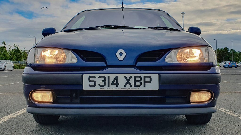 dansafrane's tweet photo. Right, many of you guessed the make, so here we go!
It's a 1998 Renault Mégane Classic Alizé.
1 Elderly owner from new
29,500 miles
Sunroof
A/C
Radio/Cassette
Electric front windows/keep fit rears
Optional parking scrapes
Rare 3 wheel-trim option
#weirdcartwitter #shatchback https://t.co/hTk4xSYvfp