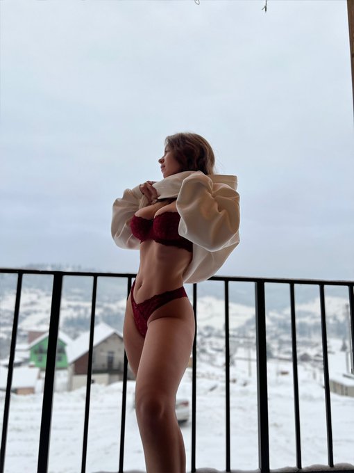 Watch Milana's leaked NSFW photo on TwXstars