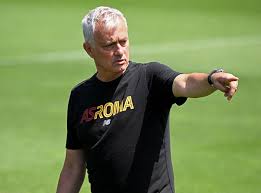 boy_boy_q's tweet photo. Breaking News...
Jose Mourinho has signed Namibian superstar Sunny Boy from Yaziza FC. Mourinho believes that Sunny's dribbling skills will improve his team's midfield.
Here we go! https://t.co/UHg4X6G5nq