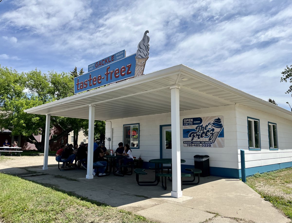 NearAndFarAZ's tweet photo. Just back from a family trip to North Dakota. A few scenes from small-town ND. #NorthDakotaRoadTrip #GackleND #AlfredND https://t.co/KBlBh78P3Q