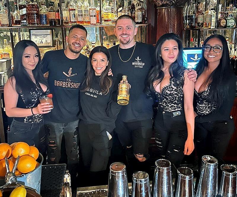 VegasPublicity_'s tweet photo. Eva Longoria Visits CliQue Bar &amp; Lounge and The Barbershop Cuts &amp; Cocktails to Introduce Her Signature Tequila https://t.co/cVMpF9b0Fk by @Vegaspublicity_ @EvaLongoria @TheCliqueLV @Cosmopolitan_LV @thebarbershoplv https://t.co/oMdezU9fum