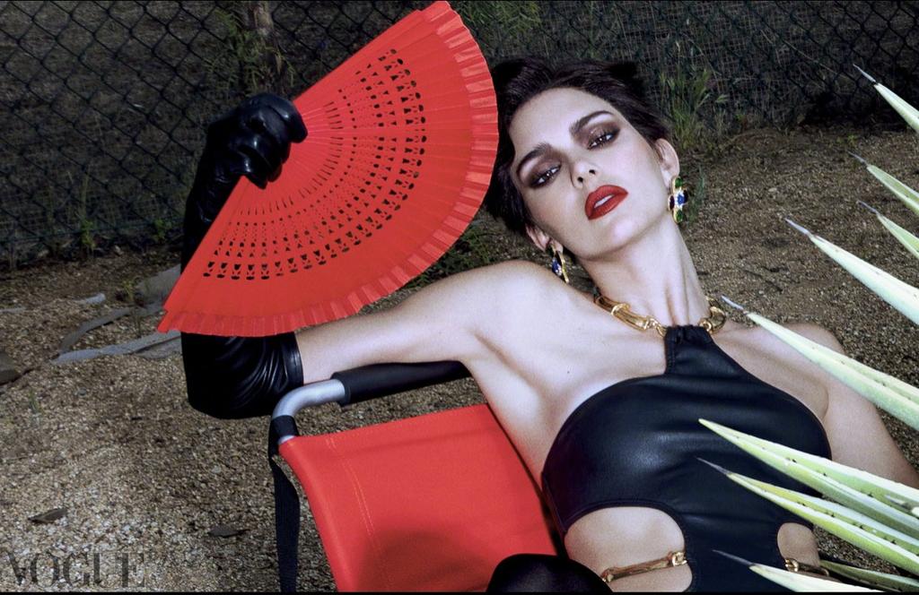 KENDALLNJX_'s tweet photo. kendall jenner for vogue china 2022 https://t.co/iaV2voMdRb