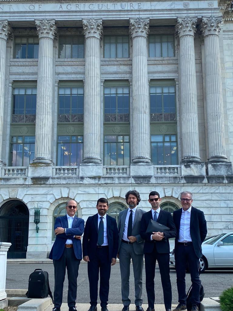 oriGInNetwork's tweet photo. Part of MEP @paolodecastro delegation meeting Agri.Sec.#Vilsack, President #Deserti sees potential in transatlantic relations. While #GeographicalIndications remain conflictual, oriGIn supports dialogue&cooperation on distinctive products & #sustainability https://t.co/9rvdqNkDcL https://t.co/U2ZVWDK9KE