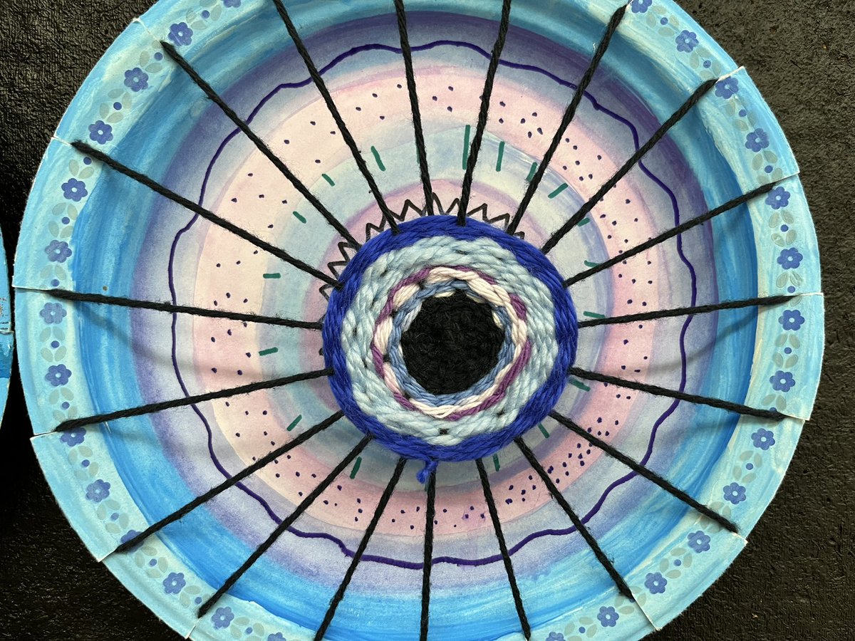 MrsCraigSSRCE's tweet photo. Circle Weaving in 4-5 Craig. Giving me Kandinsky vibes! https://t.co/glrr6wwAek