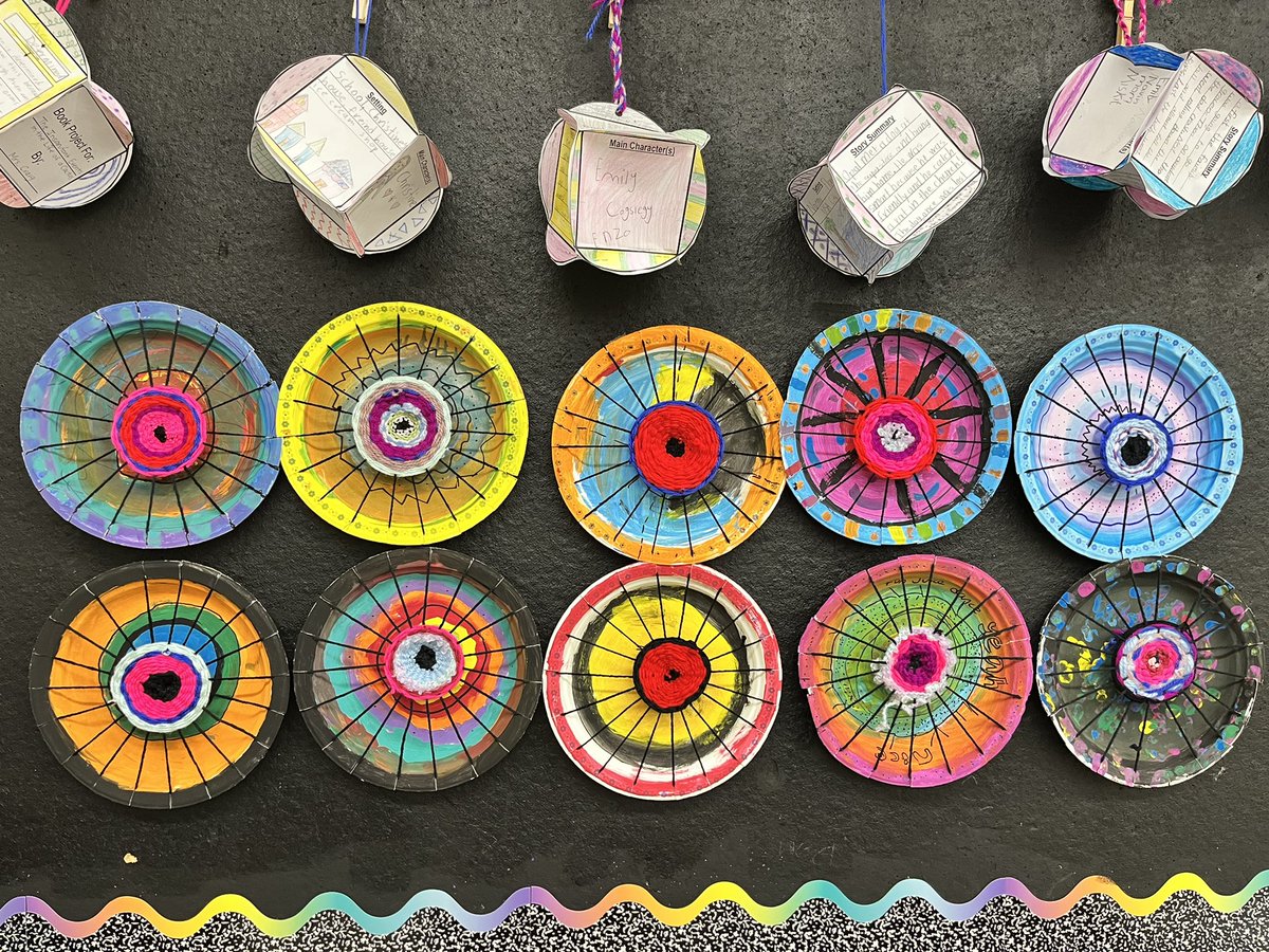MrsCraigSSRCE's tweet photo. Circle Weaving in 4-5 Craig. Giving me Kandinsky vibes! https://t.co/glrr6wwAek