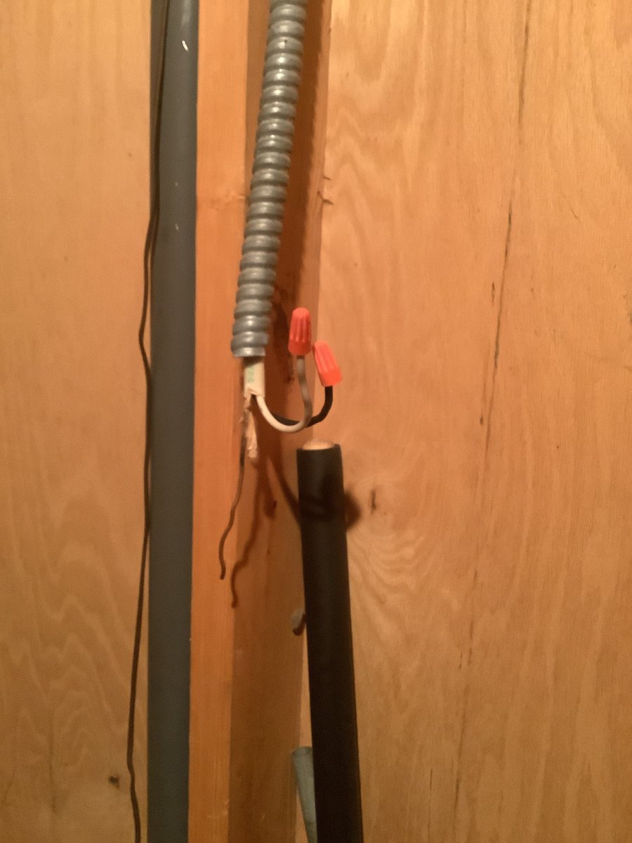 GenzRyan's tweet photo. #SafetyFirst You know these electrical scenarios are bad ⚡ Our electricians can handle all of your electrical jobs, from the needs to the wants 😎 Call 952-388-2955 or Book Online https://t.co/5yBRiftnlJ
#electrical #electricians #outlets #exposedwiring #GFCI https://t.co/jFCwnWtDy7