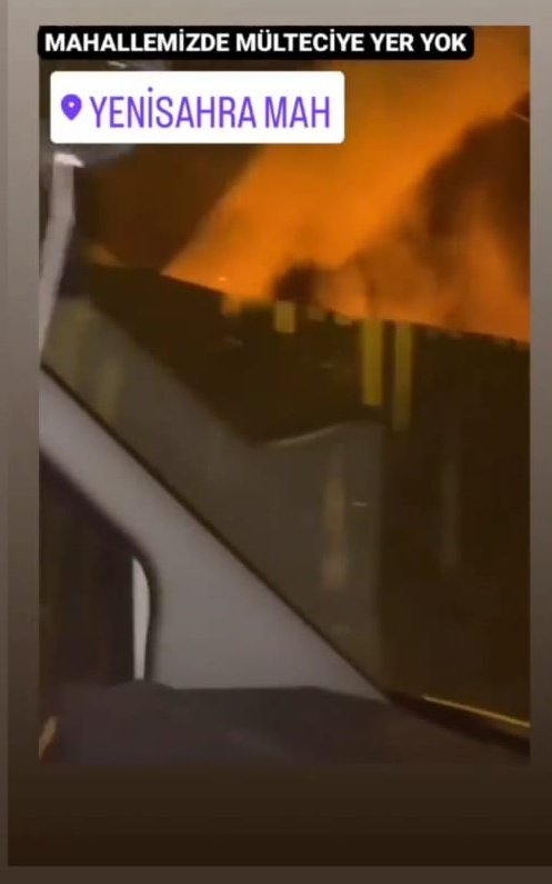 atikkagit's tweet photo. Günlerdir depolarımız yakıldı, yıkıldı, yağmalandı. İnsanlar linç edildi. 15 yaşında hayatını kaybeden genç bir kardeşimiz üzerinden, annesinin gözyaşı halen ıslakken, Zafer Partisi lideri ırkçı Ümit Özdağ'ın, Yenisahra'da yaptığı provokasyonun sonuçlarıdır olanlar! https://t.co/uPVqXrkGXx