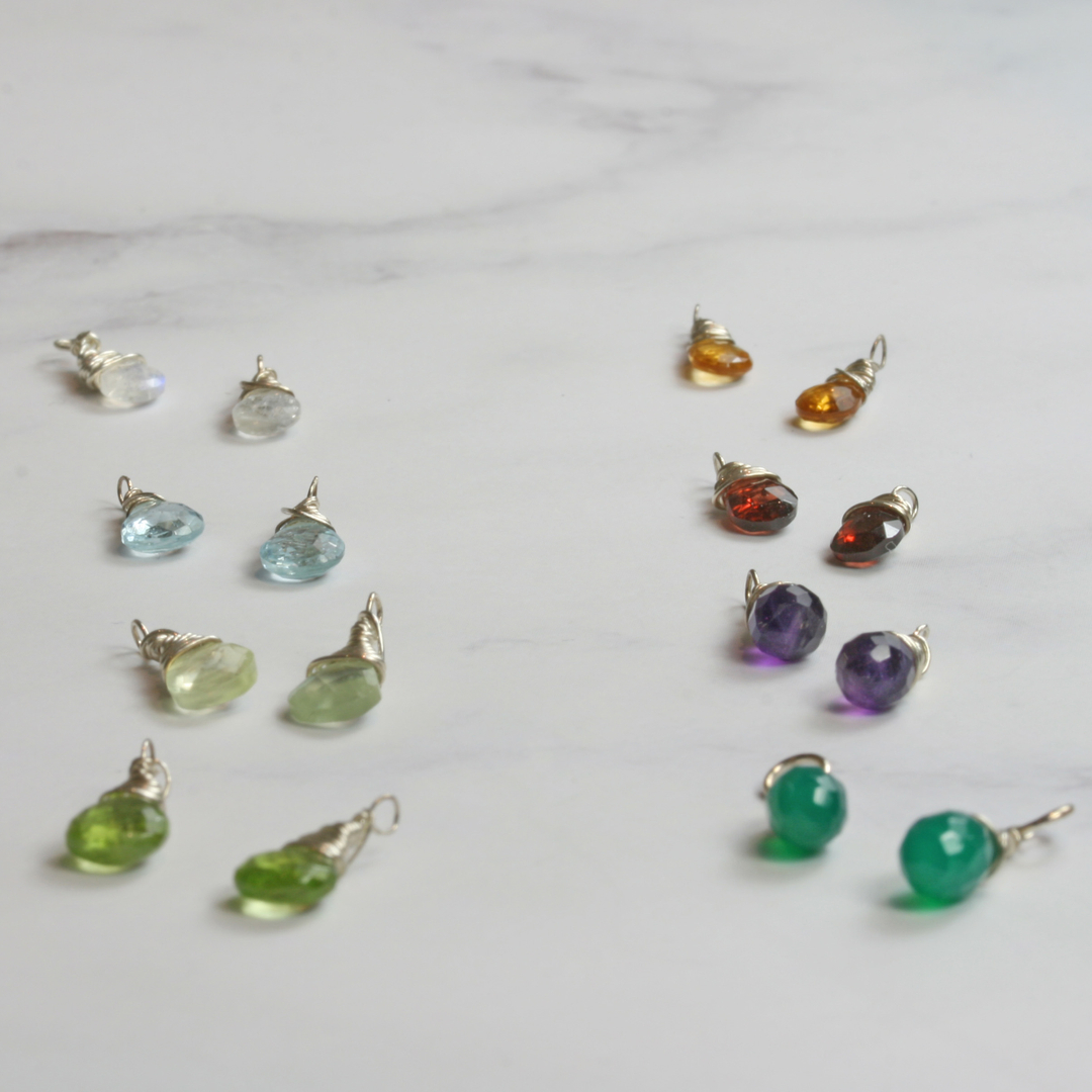 KlaarSmith's tweet photo. Briolette #gemstones come in so many different shapes, sizes, and #colours that it's so difficult to choose.

If you're anything like me you sometimes just give in and buy them all 😊

Do you have a favourite?🌈
#silverjewellery https://t.co/NqH9fhe9He