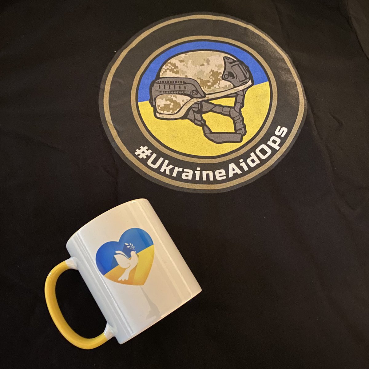 Norwegian958's tweet image. Support 🇺🇦💔🙏 #UkraineAidOps My new favorite shirt who I am gonna wear ALL summer - and coffee mug ❤️ #DoWhatYouCanDo @UkraineAidOps