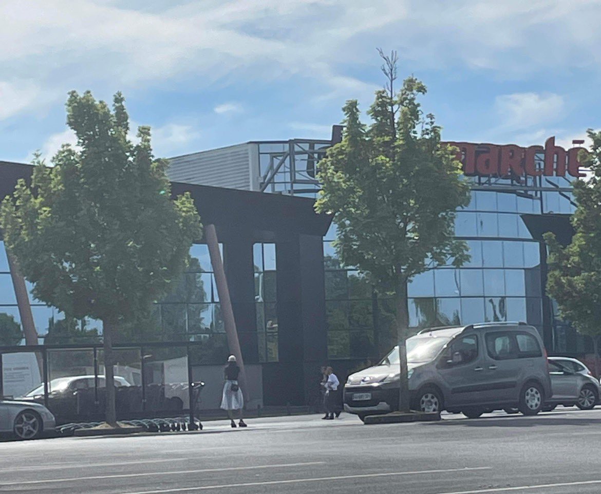 AvecJulien2022's tweet photo. Vous penserez à l’intégrer à vos comptes de campagne @LolaPuissant pour usage de lieux privés.

Sauf que les dons d’entreprises sont illégaux et vos comptes de campagne sont de fait caduques ! 

Vous ne respectez ni les règles ni les gens, avec vous c’est la chienlit. https://t.co/wvIsZdBcX7