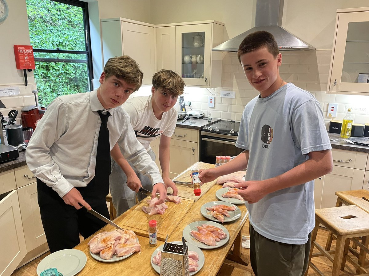 AmpColl_StThom's tweet photo. Year 9s have spent post-prep making Thomdos for the whole house! https://t.co/9hZ7fURXjE