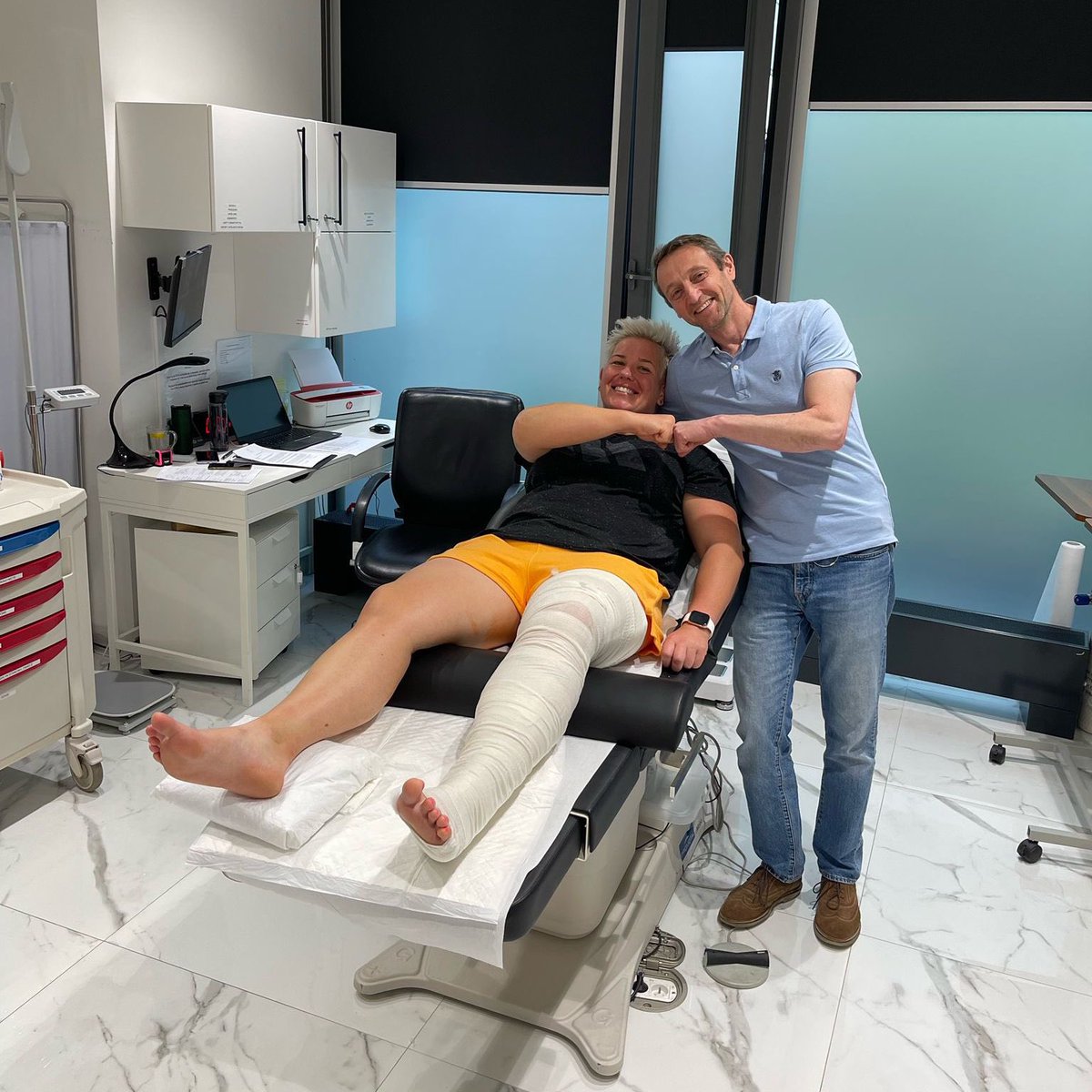 Hammer throw world record holder, triple Olympic champion and quadruple world champion <a href="/AnitaWlodarczyk/">anita wlodarczyk</a> will miss the entire 2022 season after surgery 🇵🇱

The reason? She tore muscles in her leg after successfully chasing down a thief who tried to break into her car 🤯