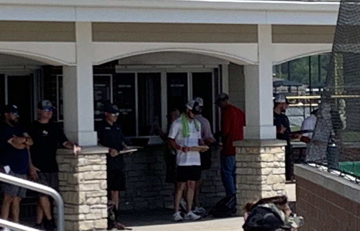 PghDawgs's tweet photo. Dawgs 16/17 Showcase team move to 2-0 with a 3-1 win over Indiana Bulls 17 Black at @Bullpenevents MPL Tourney in front of dozens of college coaches.
2023 RHP @Jack_Ray123 with the 3 hit CG
2023 1b @AndrewKocan delivered a big 2 run triple
#dawgsfamily #exposure #bigboybaseball https://t.co/SHO4nL0qOx