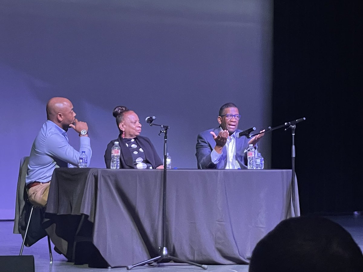JenJewers's tweet photo. “When we’re trying to do something to make this city better, all of us have to be involved in that process.” Kelvin Simmons @CenturionsKC #dollarsandcenturions #leadservelearn #KansasCity https://t.co/ffXz3V2XTC