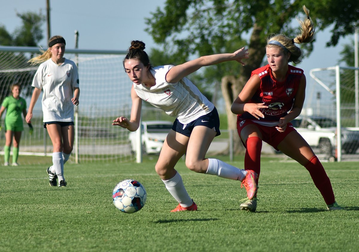 OKCSideFC's tweet image. Here's a few pictures from the absolute swelter of a game last Sunday evening! Jadyn showing her first touch skill. Caid who was absolutely everywhere! Elizabeth between the sticks wrapping up another save! #onside #stayonside