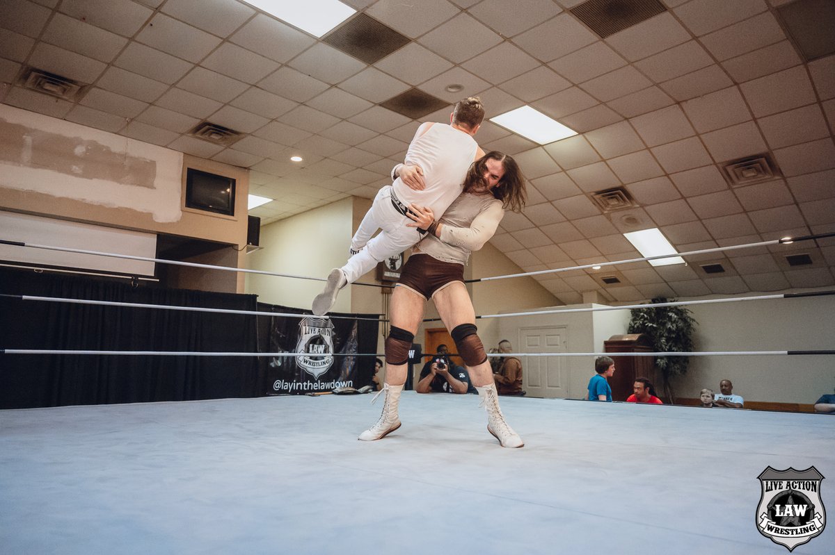 LayinTheLAWDown's tweet image. Fans who showed up to see a Pre Show match, &amp;amp; got a treat as we gave them another, as #BenRambo took on  #LAW newcomer #MikeyB. The imposing #Rambo took this one, after a surprisingly great challenge by the #OneManBoyBand. #LayinTheLAWDown #LAWNextFriday #LAWKaty
📸@TheChadCooper