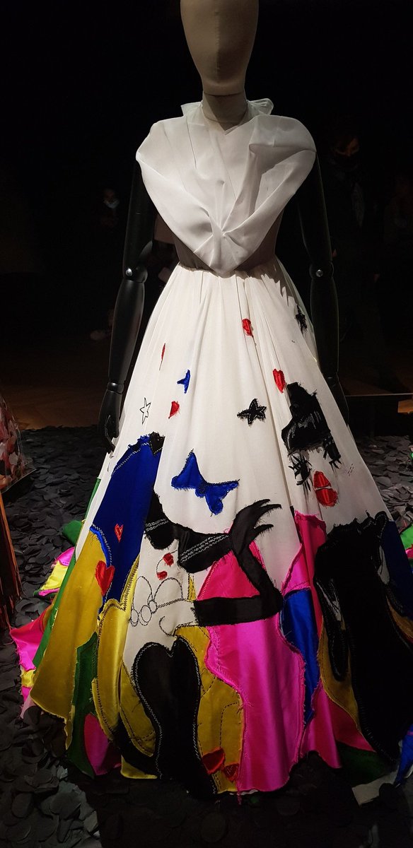CatMo0105's tweet photo. 💙🤩👗Hommage aux #createursMW 
Avec la #mode au @PalaisGalliera #ExpoLoveBringsLove
Alber Elbaz
@MuseumWeek https://t.co/c0RdC1tZyO
