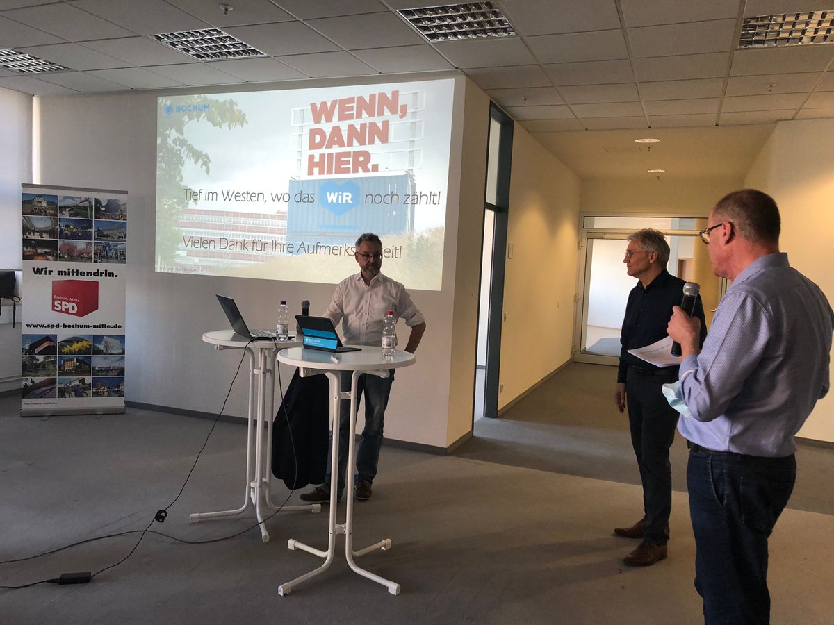 spdBOehrenfeld's tweet photo. "Tief im Westen, wo das WIR noch zählt" oder: die Innenstadtentwicklung von #Bochum war heute bei der #SPDBochum im Stadtbezirk Mitte Thema. Dazu referierten Stadtbaurat Dr. Markus Bradtke und Ralf Meyer von der Wirtschaftsentwicklung.
ℹ️ https://t.co/FTzgB95ZjR #spdbomitte #SPD https://t.co/MBhDx90Ybu