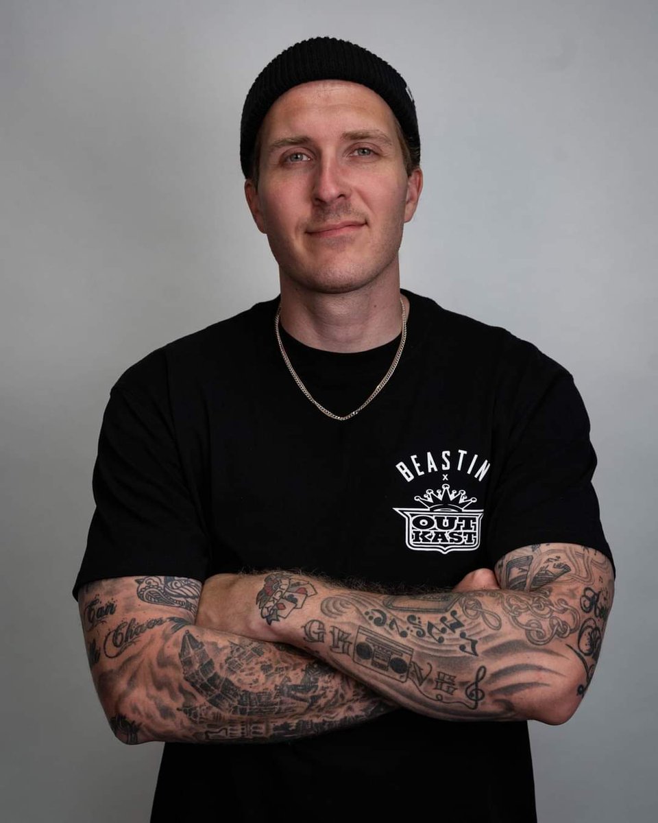 Pannuhuone Gust. Ranin iltapäivään la 18.6. tulee vielä yksi esiintyjä. Hän tulee tekemään elämänsä kolmannen stand up -keikan. Hän on YleX:n aamusta tuttu Köpi Kallio! Tervetuloa Kuopion Komediafestivaaleille! Liput: komediafestivaali.fi
<a href="/kopikallio/">Köpi Kallio</a> #komediafestarit