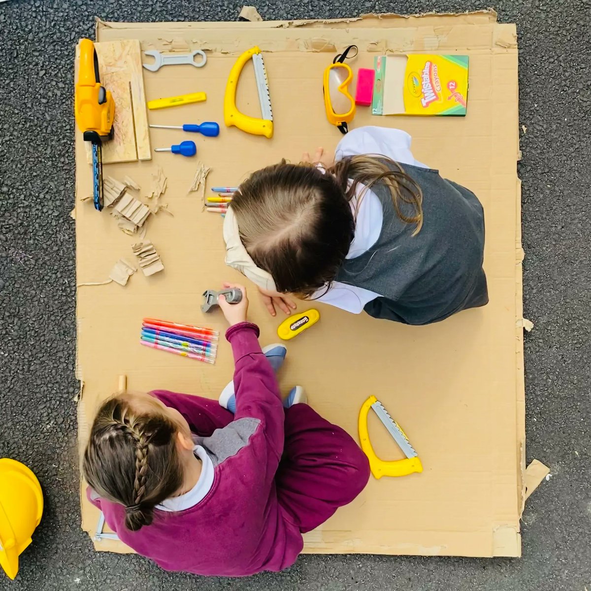 infanteducation's tweet photo. 👷Organising Our Tools 🛠
When we keep our things organised it’s easier to find what we need when we need it! A good selection of construction equipment is well worth the investment, they will be used all year around, indoor and out!  #inquirybasedlearning https://t.co/l4NoJhHGxt