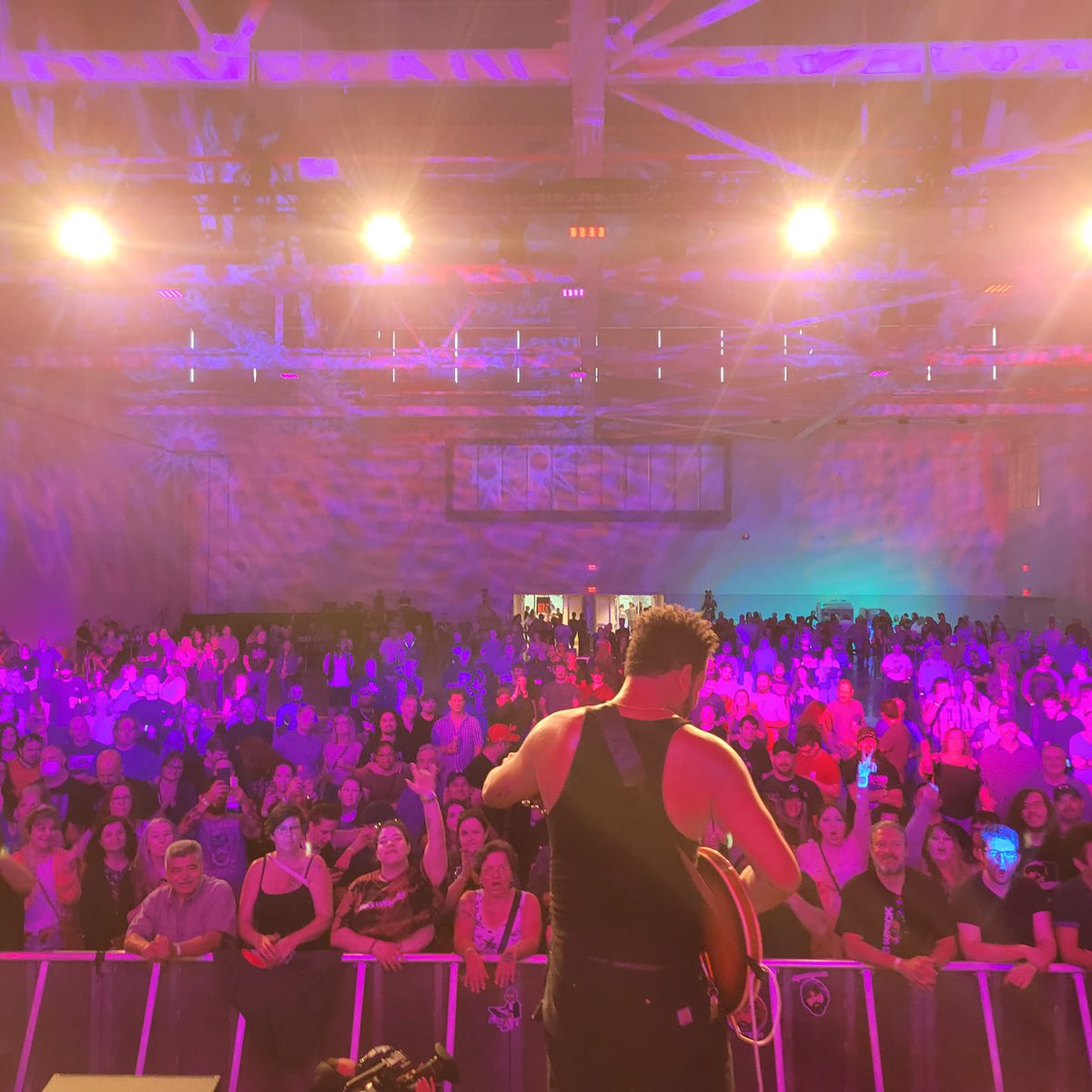 FallsCC's tweet photo. Big Wreck and Texas King absolutely killed it this weekend, the energy was incredible! 🤘
📸 Reposted from Texas King Band & 97.7 HTZ FM
#livebythefalls #niagarafallstourism #nfcc #texasking #bigwreck https://t.co/fqdxItthYA