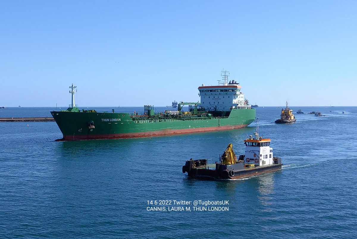 TugboatsUK's tweet photo. Tug CANNIS, LAURA M workboat/tug, and THUN LONDON cargo vessel, sailing into Cattewater Plymouth this evening. #Plymouth #Cattewater #THUN #ThunLondon #shipping #Cargo #CargoVessel #LiquidHighway @britishports #BritainsOceanCity #CANNIS #LauraM https://t.co/PZdQiZrp2x