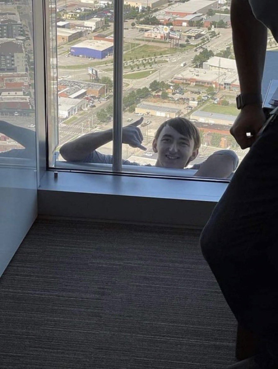 markaduck's tweet photo. #DevonTower guy  or Bran Stark https://t.co/ca0DJJyrVx