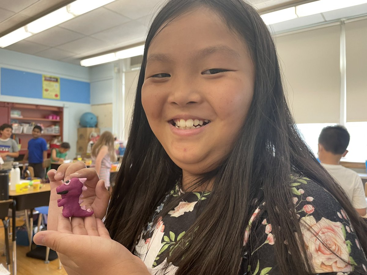 maggieollenedu's tweet photo. Each day this week (#LastFullWeek !!) our class is spending the end of the afternoon doing something we love! Yesterday, (part of) a movie 🍿 today, play doh🌈 Stay tuned! #NHPGCP #PlayDoh #StuartLittle Can’t beat those smiles 😁 https://t.co/vfLLUR6QiI
