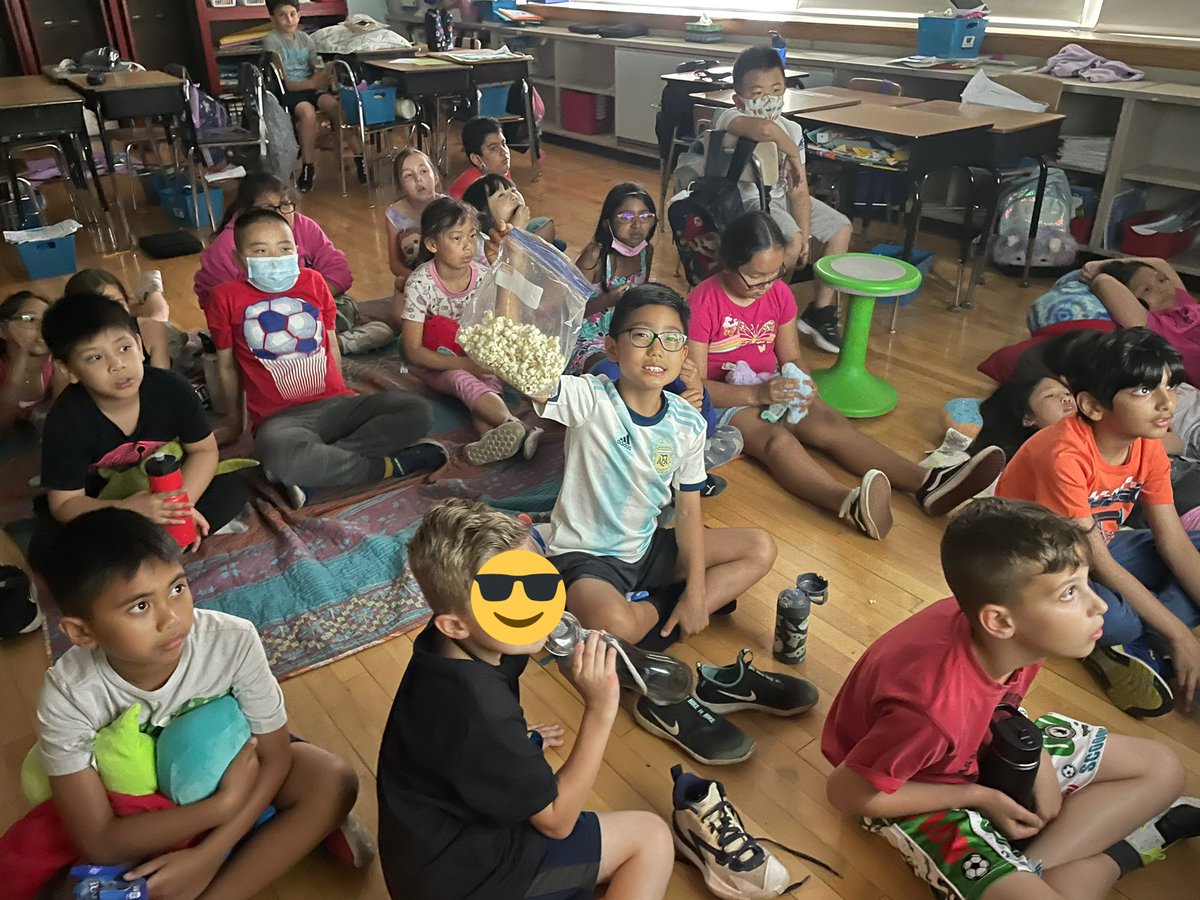 maggieollenedu's tweet photo. Each day this week (#LastFullWeek !!) our class is spending the end of the afternoon doing something we love! Yesterday, (part of) a movie 🍿 today, play doh🌈 Stay tuned! #NHPGCP #PlayDoh #StuartLittle Can’t beat those smiles 😁 https://t.co/vfLLUR6QiI