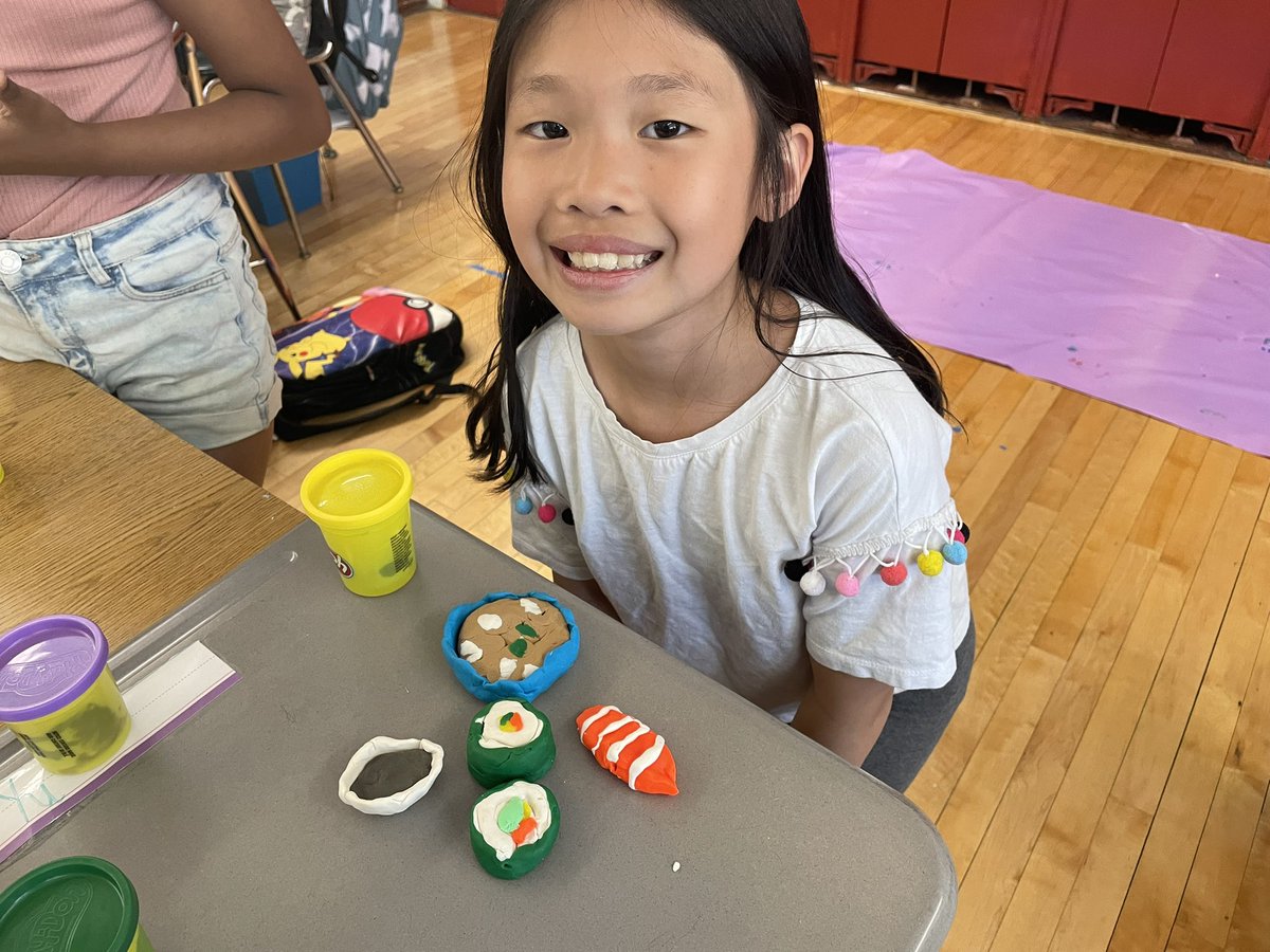 maggieollenedu's tweet photo. Each day this week (#LastFullWeek !!) our class is spending the end of the afternoon doing something we love! Yesterday, (part of) a movie 🍿 today, play doh🌈 Stay tuned! #NHPGCP #PlayDoh #StuartLittle Can’t beat those smiles 😁 https://t.co/vfLLUR6QiI
