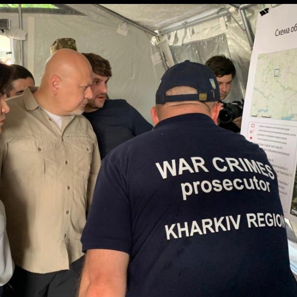 IntlCrimCourt's tweet photo. #ICC Prosecutor #KarimAAKhanQC in Kharkiv, Ukraine today: “This is a time we must show that the law is on the front lines. All involved in conflict have responsibilities &amp; can be held accountable when crimes are committed. Our team is on the ground, working to uncover the truth” https://t.co/tUKU93TwFo