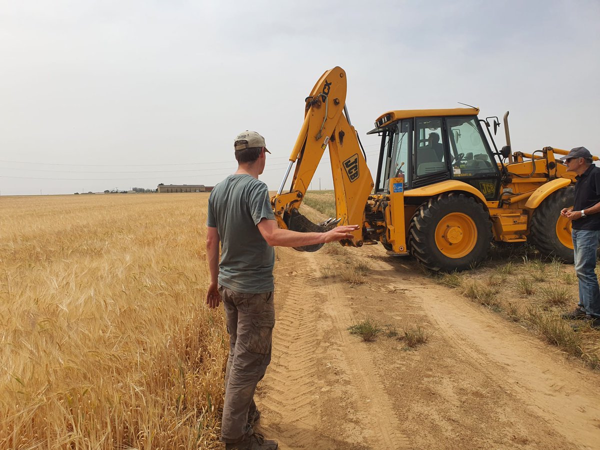 drarnoutvans's tweet photo. Installing #Freestations for @h2020reset project in Duero basin, Spain, during a #heatwave 🤦♂️☀️Great team and really glad we had a digger (and lots of water) @kclgeography @icatalist https://t.co/lS9nBbVYCJ