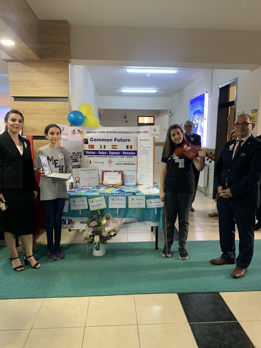 hasankrbck45's tweet photo. Bugün düzenlenen eTwinning Kalite Etiketi Töreniyle; Avrupa Kalite Etiketimi ve Avrupa Kalite Etiketi Okul Levhamızı aldık. Projede çalışan üyelerimize, UDS yetkilerine ve meslektaşlarımıza çok teşekkür ederim. @tretwinning @turangore @blentsahin07 @eTwinning_Usak @cosku_aker https://t.co/RPTcCHfuA4