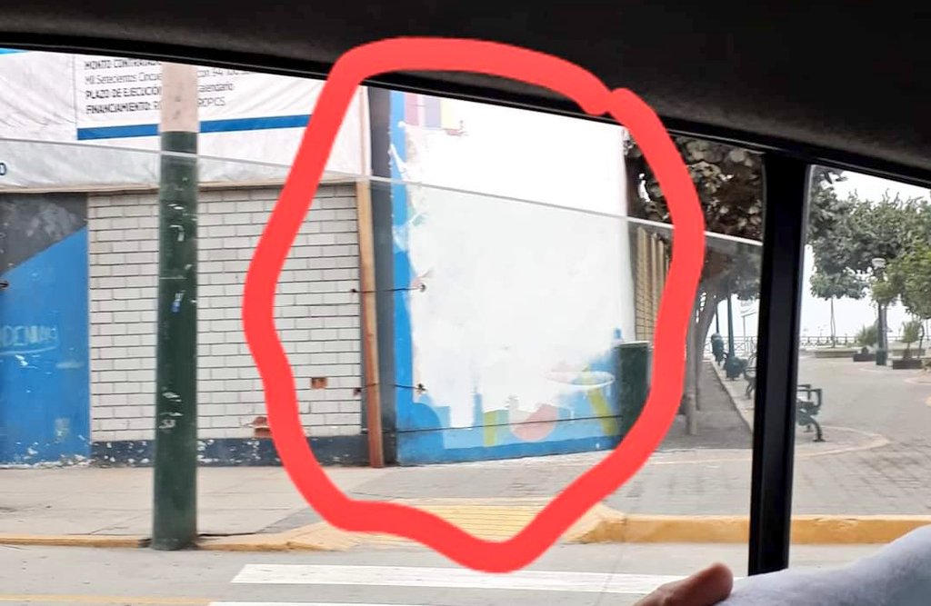 cnddhh's tweet photo. con pintura blanca y usando un rodillo. La zona cuenta con presencia permanente del Serenazgo, pero curiosamente no existe reporte de acto vandálico en el cuaderno de incidencias del serenazgo.Exigiremos formalmente explicaciones sobre esta violación del derecho a la memoria. https://t.co/9qONCO8PDT