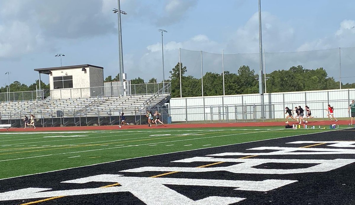 KPVolleyball1's tweet photo. Girl’s sports out here working! Getting better every day!! #KPark #GirlAthletes @HumbleISD_KPHS @kphsasbc @KParkGBBall @KParkGirlsXC_TF @KParkSoftball @KParkSwimming @kparkgirlsoc @HumbleISD_Ath https://t.co/uWLLhpyWWs