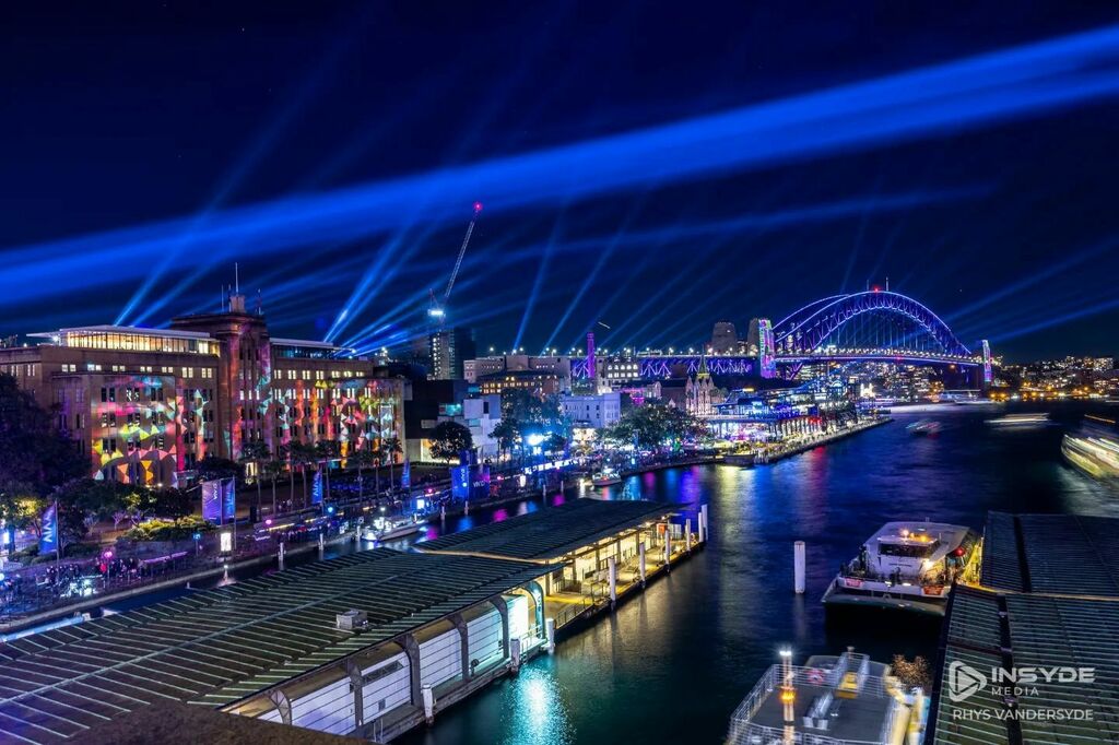 It's been a minute... But I finally got into the city during Vivid. Albeit very briefly. 

#vividsydney #sydney #seeaustralia #roadtrip #travel #travelphotography #travelgram #insydemedia #nightphotography instagr.am/p/Cey-35mvi7k/