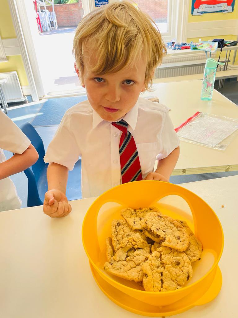 HaddonDene's tweet photo. Baking Club made chocolate chip cookies today. The school was filled with delicious, mouth-watering aromas. #baking https://t.co/xzULBTUJsH