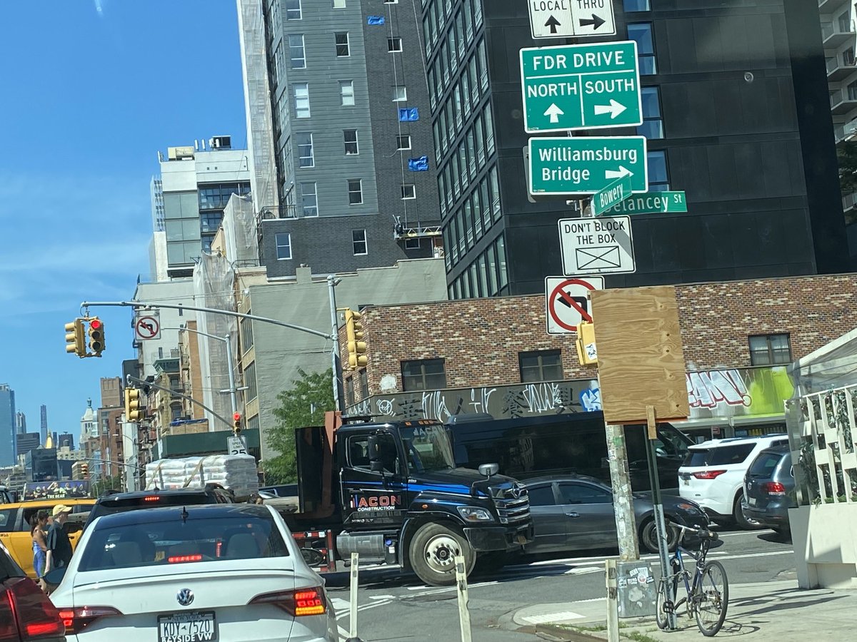winsjuliet's tweet photo. .@NYCMayor now needs a comprehensive transportation plan. Return of #dontblockthebox, more traffic agents to move things along, a bike lane grid, enforcement 1) @Fabien_Levy @maxwellcyoung https://t.co/Icl7j3AnPP