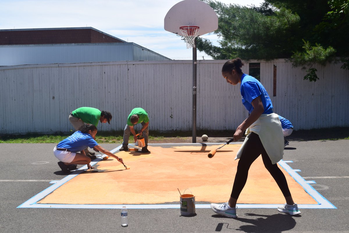 unitedwaycwc's tweet photo. #Dayofaction2022 took place today in Stamford! Thank you to our corporate partners who participated today. More than 150 volunteers gave back to 8 local non-profits across the city! #UWWCGivesBack #LiveUnited https://t.co/60xDw7iH3g
