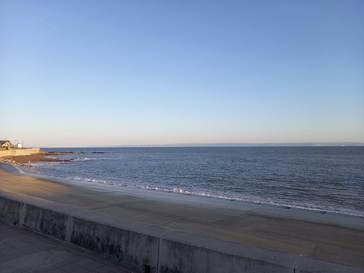 Howellsnr's tweet photo. What better way to finish off the day than a #run with a view like this #Porthcawl #livingthedream https://t.co/Uzk6EOtEq4