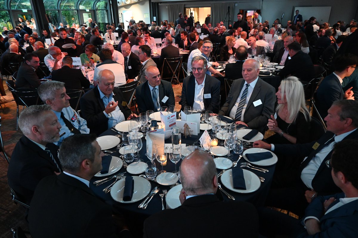 LuxantGroup's tweet photo. @Luxant_Group remercie ses clients, invités au #GalaSECU #Table3 https://t.co/yZCxRfSFxH