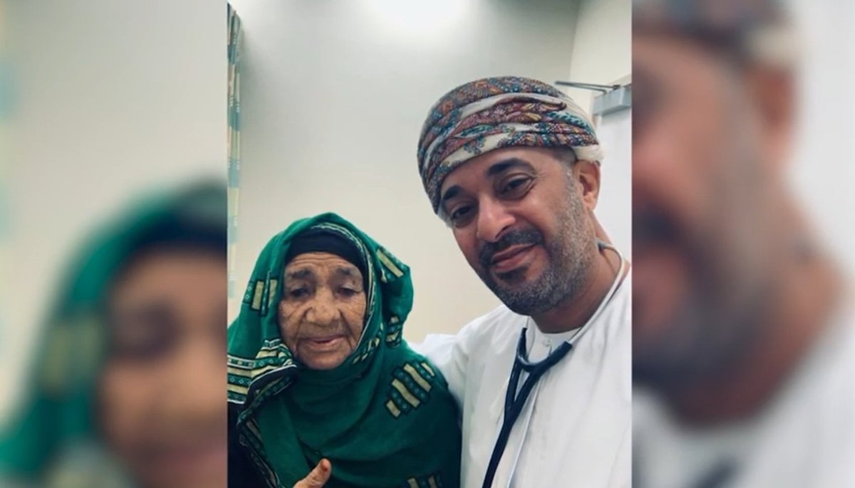 almamari20001's tweet photo. في الرابط أدناه فيلم "أعلانا قمر يتجول" الذي أهداه مخرجه حمود الشكيلي لروح عبدالعزيز الفارسي، الأديب والطبيب العماني الراحل.
يحضر عبدالعزيز في الفيلم بصوته، وبشهادات 
زملائه في الكادر الطبي، وعدد ممن  أشرف على علاجهم أو ذويهم من السرطان. 
رابط الفيلم
👇
https://t.co/jZ11UAkYcj https://t.co/3sXSTRC5RG