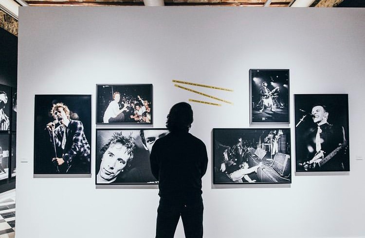PTV_Malaga's tweet photo. 🤘🏻Si aún no has visitado la exposición fotográfica #DaysOfPunk de @michaelgrecco  en @latermicamlg tienes hasta el 26 de este mes para hacerlo ¡Una pasada! 

🎟 Entrada gratuita

⌚ De M-D de 11.00 a 14.00 y de 17.00 a 20.30 hrs https://t.co/uvUFKiI6Q1
