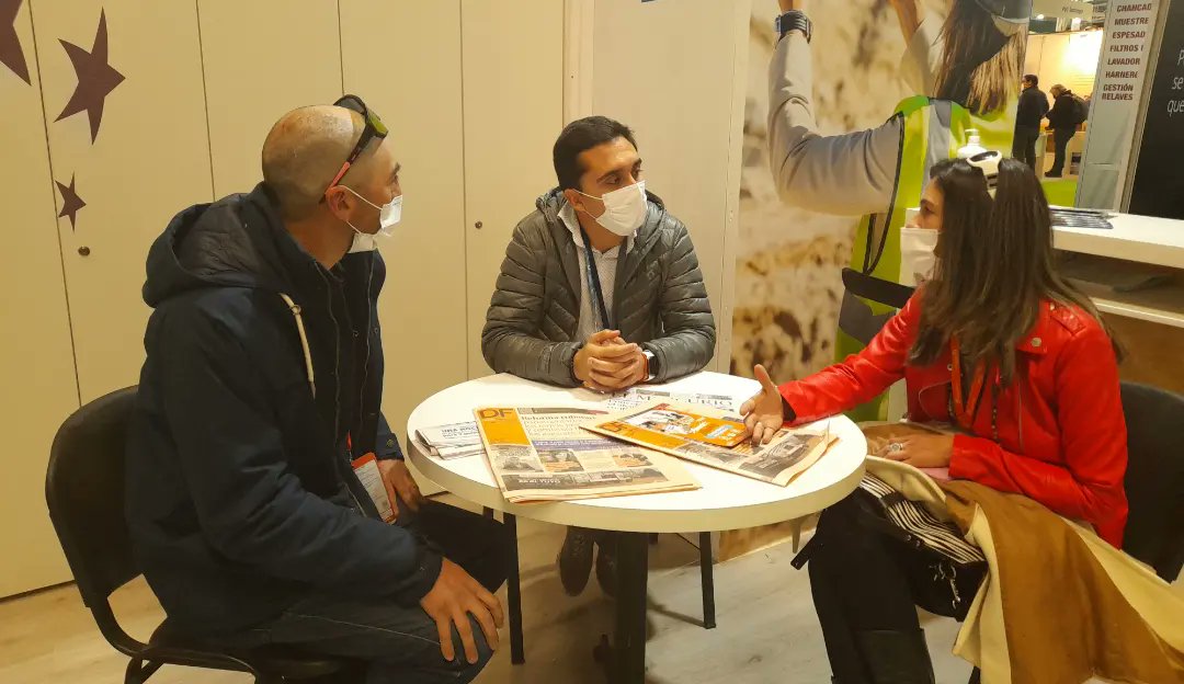 ProChile_Antofa's tweet photo. Estamos en @exponorcl 2022 con la oferta exportable de proveedores del sector minero de las regiones de #Tarapacá y #Antofagasta🇨🇱 Nuestra DG, Paulina Valderrama recorrió el stand y además, recibió al embajador de Sudáfrica🌍

Visítanos en el Pabellón Yodo Stand 700 720 y 721🙌 https://t.co/9b9t5XVzOO